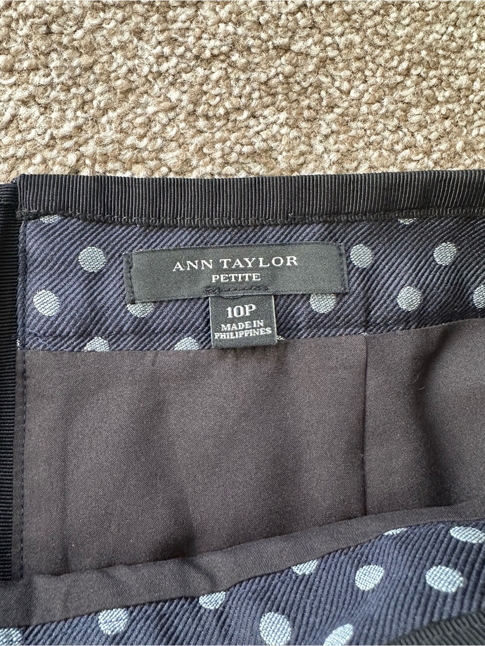 Ann Taylor Pencil Skirt 10P Navy Polka Dot Jacquard Petite Lined - Picture 8 of 9